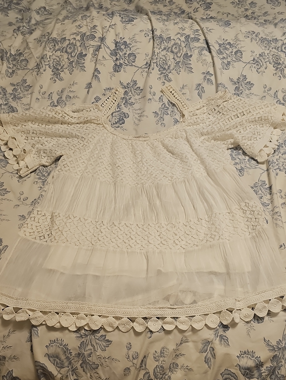 Cream Lace & Ruffle Cold-Shoulder Ladies Tunic Top